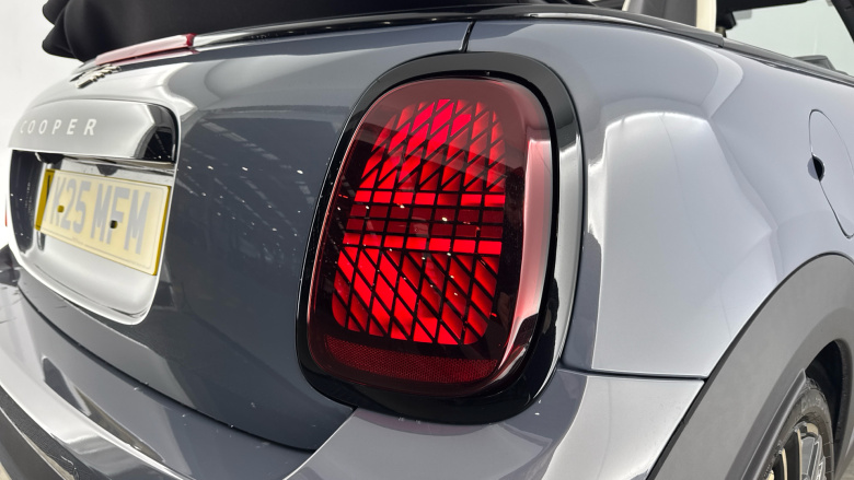 MINI Cooper 2.0 C Exclusive 2dr Auto Petrol Convertible